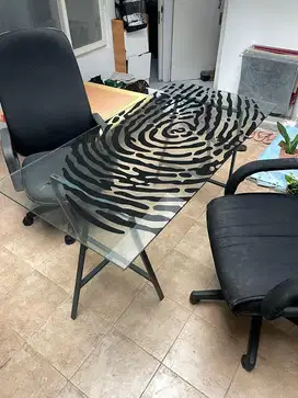 1 set meja kantor kaca