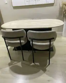 meja makan 4 kursi