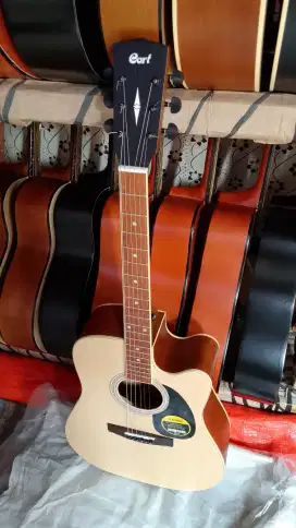 Gitar akustik cort