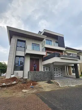 Rumah bbangunan mandiri dan baru di bsd city