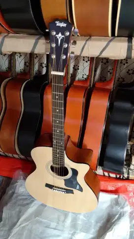 Gitar taylor akustik