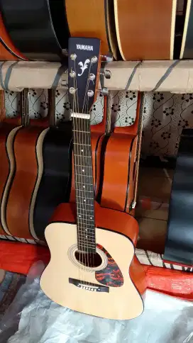 Gitar akustik yamaha