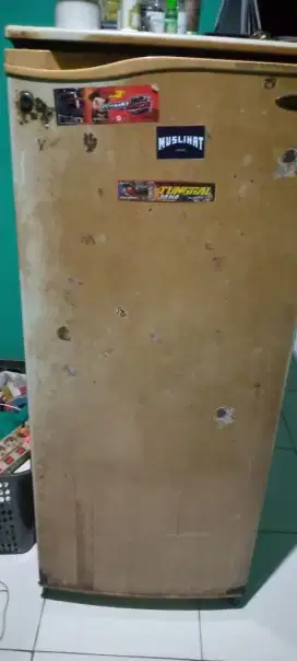 Barang elektronik..kulkas bekas