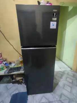 Kulkas AQUA , AQR-DTM285CB Lemari Es 2 Pintu, 220 Volts/50 Hz