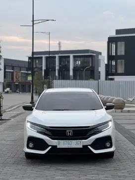 Honda Civic 1.5 E Turbo HB 2017(Dp 30Jt)