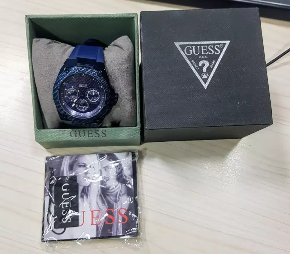 Jam tangan Guess W1049G7 lengkap
