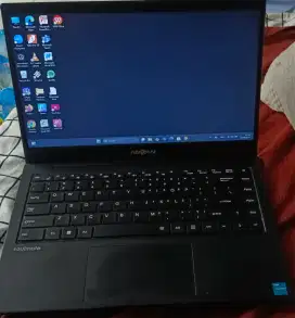 di jual laptop pemakaian 7 bulan