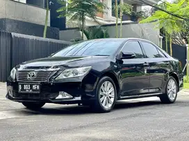 TOYOTA CAMRY V 2.5 AT 2013 HITAM ISTIMEWA