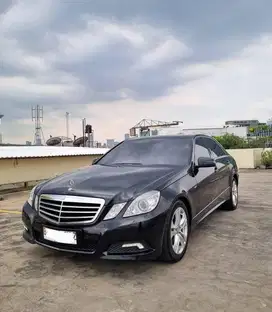 Mercedes Benz E300 Avantgarde Panoramic roof Istimewa
