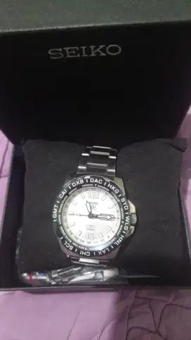 Jam tangan Seiko 5 sport