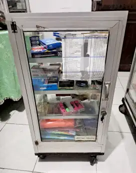 Steling jualan minimalis alumunium kaca lengkap kunci dan roda