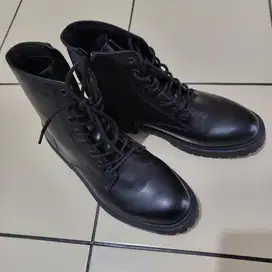 Sepatu Boots Pull & Bear 42 Hitam