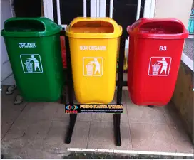 Pusat Tempat Sampah B3 / Tempat Sampah
