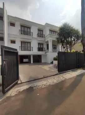 Disewakan Rumah Mewah Modern Minimalis Bisa Utk Kantor di Jeruk Purut