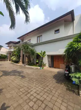 Disewakan Rumah Mewah Siap Huni Lokasi Tenang Area Kemang Selatan