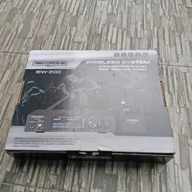Wireless ear monitor panggung vocal gitar bass IEW 200 stereo