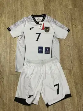 Jersey away timnas pi