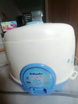 Rice Cooker Miyako 1.2 Liter