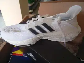 Sepatu Adidas ultrabosch