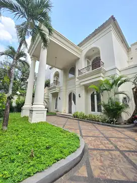Disewakan Rumah Modern Classic Lokasi Elite di Kemang Dalam