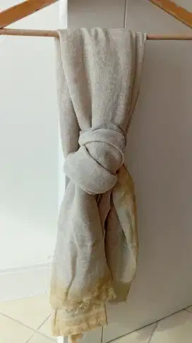 Zara Syal Winter 150cm x 150cm