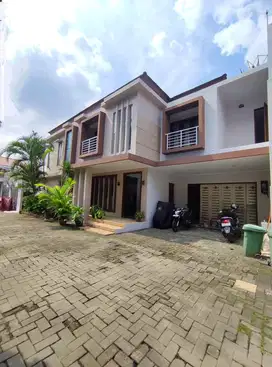Disewakan Rumah Fully Furnished Siap Huni Area Ampera