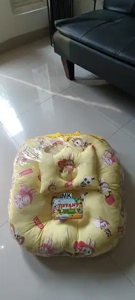 bantal dan sofa bayi