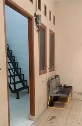 Disewakan rumah dgn kamar diatas