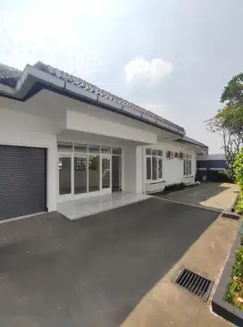 Disewakan Rumah Cocok Utk Kantor Parkir Luas Harga Murah di Kemang