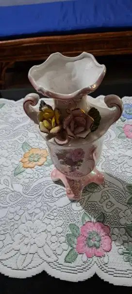 Vas bunga keramik