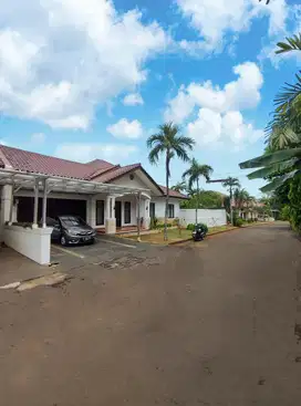 Disewakan Rumah Compound Lokasi Strategis Siap Huni Area Kemang Utara