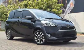 Toyota sienta V 2017