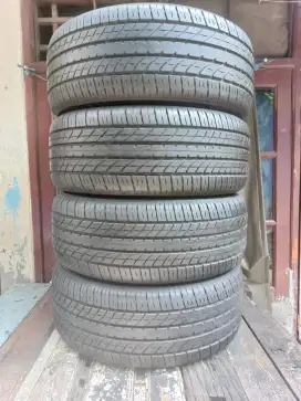 Di jual ban toyo tranpath ukuran 235 50 18 tahun 2023