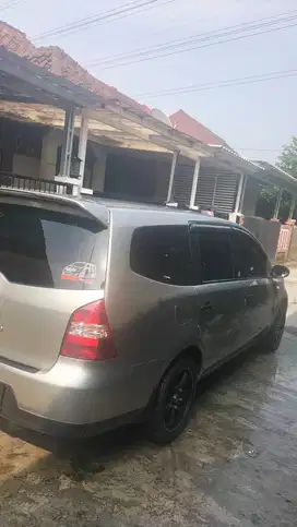 Nissan Grand livina 2010 Bensin