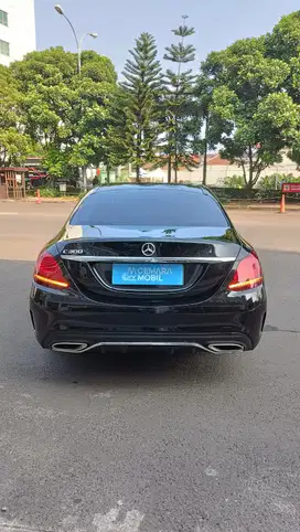Mercedes-Benz C300 2019 Bensin