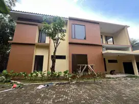 Disewakan Rumah Pinggir Jln Besar Cocok Utk Kantor/Usaha @Jeruk Purut