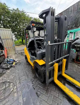 READY FORKLIFT CATERPILLAR 3 TON MAST TRILIFT LANGSUNG PEMILIK