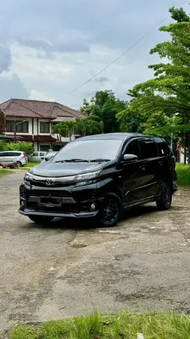 Toyota New Avanza Veloz GR 1.5 Matic Tahun 2021 Hitam Met low Km