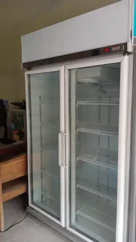 Showcase pendingin minuman