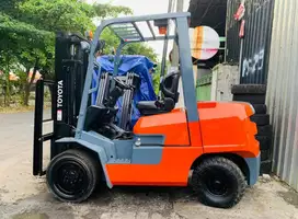 READY FORKLIFT BEKAS TOYOTA 3 TON KONDISI SIAP KERJA LANGSUNG PEMILIK