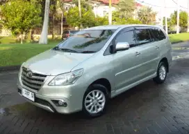 Toyota Innova 2.5 V Solar Matic 2014
