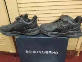 Sepatu anak Gio Saverino size 32