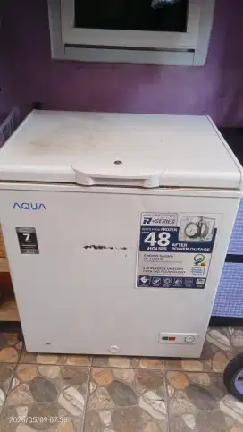 Freezer Aqua 100L super dingin