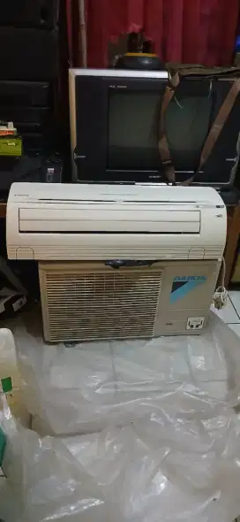 Di jual AC 1 PK merek DAIKIN mulus + pipa