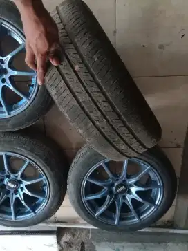 Satu set ban dan pelek
