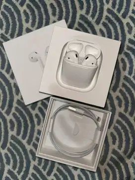 Preloved - Apple AirPods (2nd generation) with Charging Case