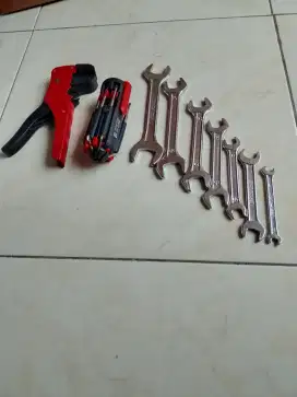 Dijual cepat obeng set, penjepit tang kabel.obeng set ,Semua bekas!!