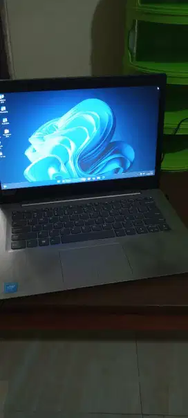 Laptop LENOVO 120S