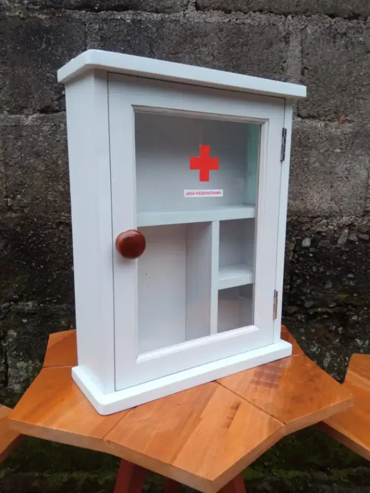 Kotak obat | kotak p3k