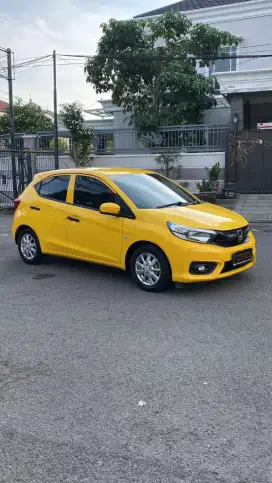 Dp minim Honda Brio E matic kuning 1.2 2022 full orisinil surabaya